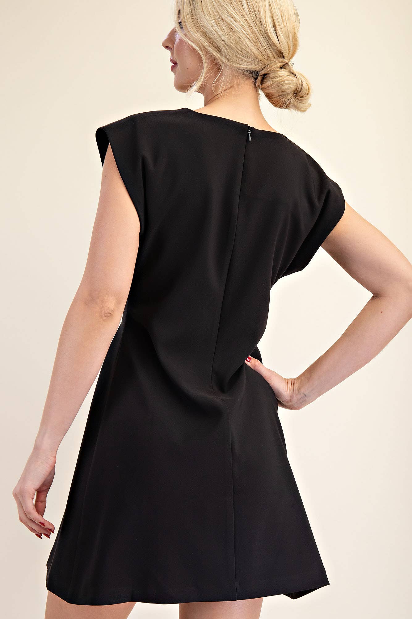 Round Neck Waist Pleated Mini Dress