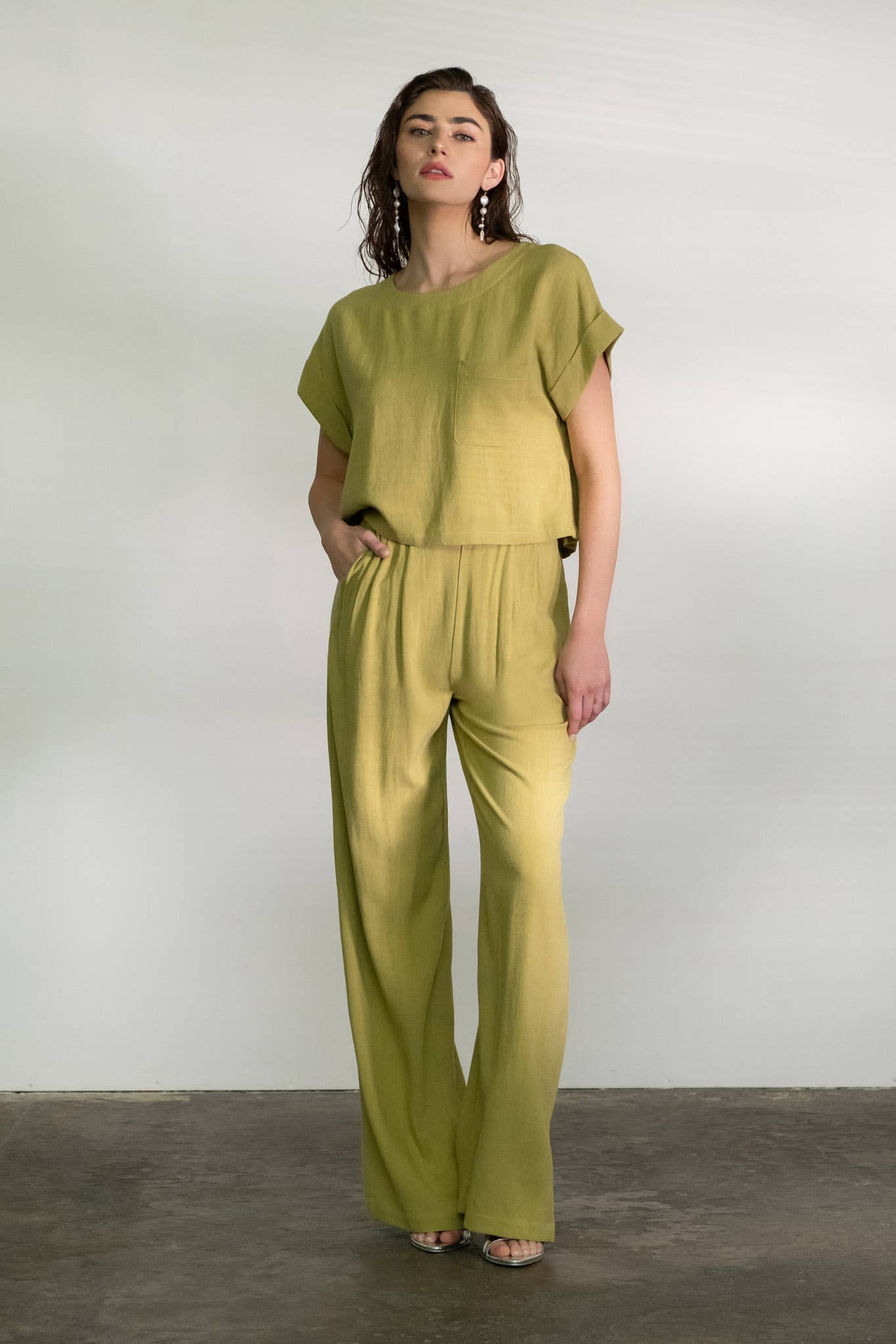 HIGH WAIST WIDE LEG PLEATED LINEN PANTS