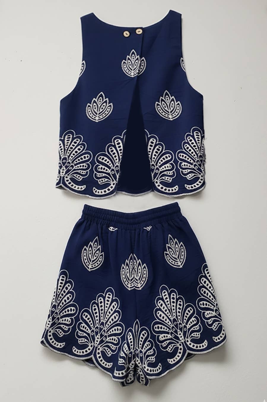 IT1196 - Embroidery Short Set