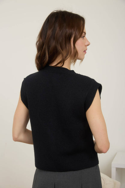 GOLD BUTTON SLEEVELESS POCKET DETAIL KNIT VEST