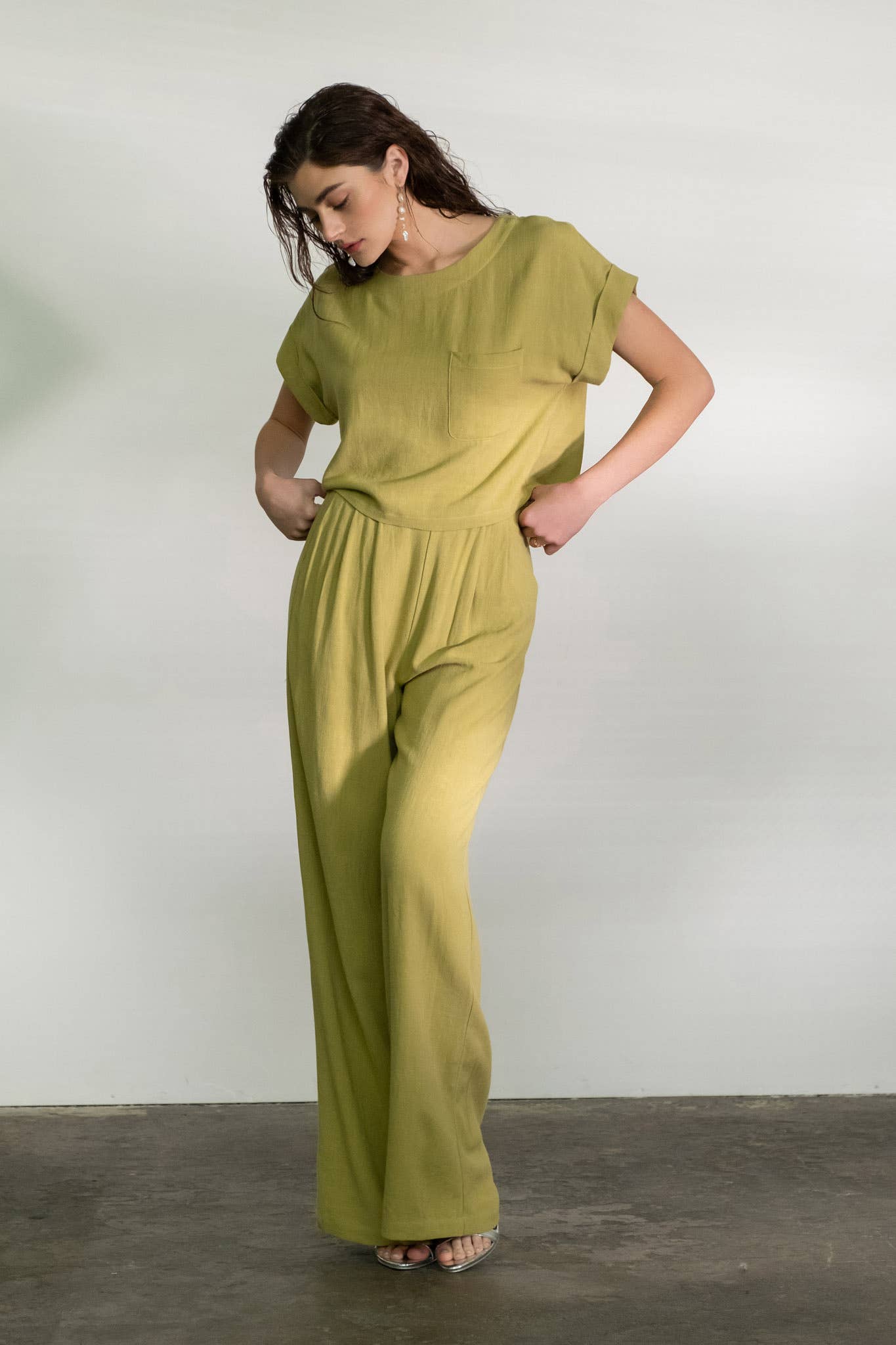 HIGH WAIST WIDE LEG PLEATED LINEN PANTS