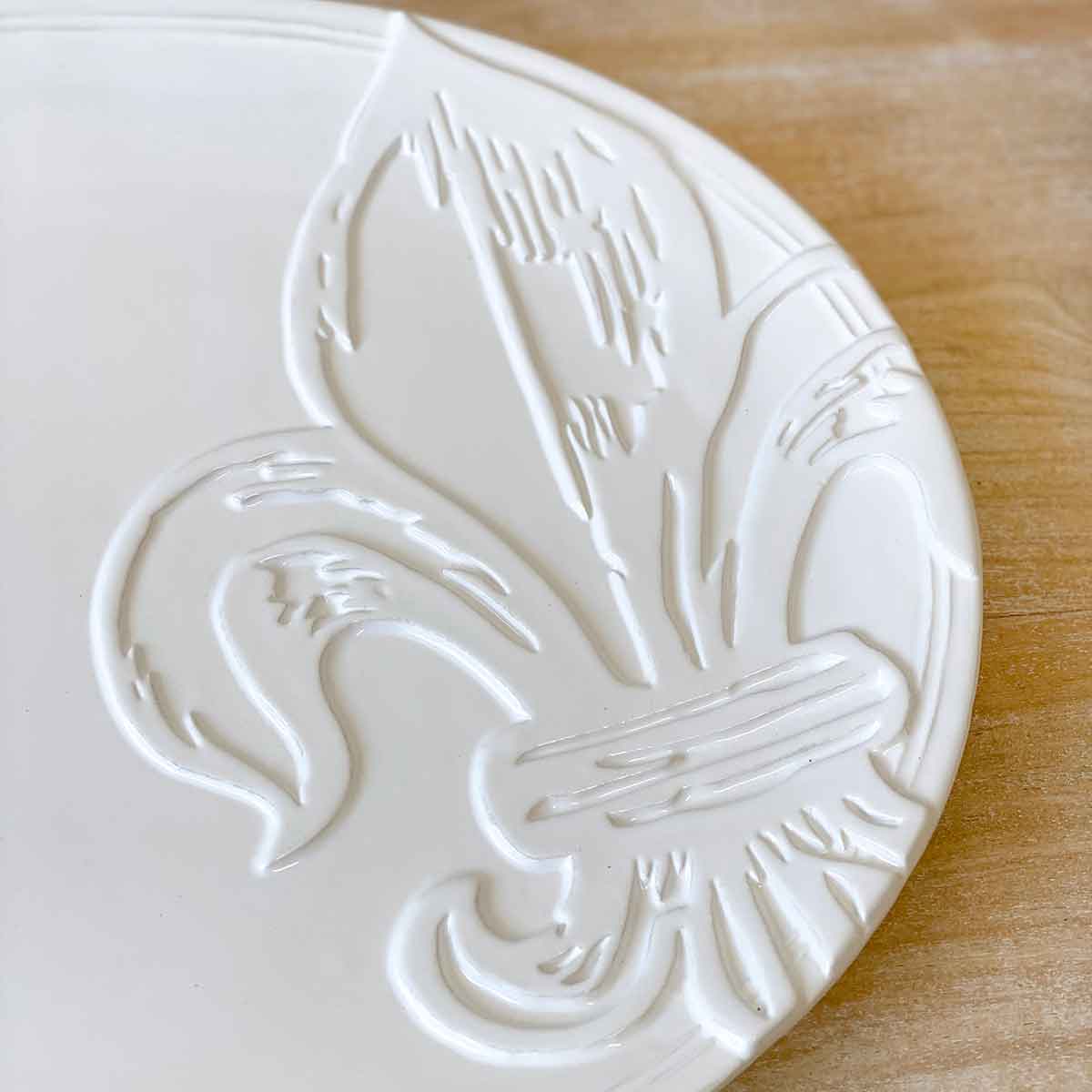 Tuscan Fleur Embossed Platter   White   16x12